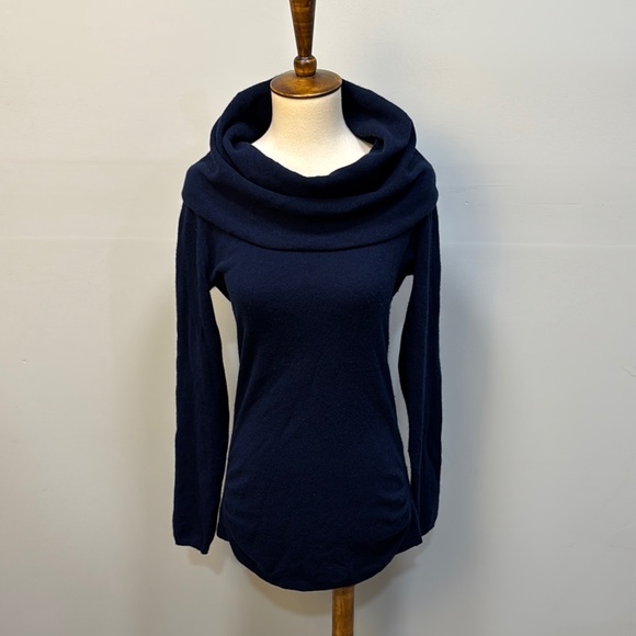 Elie Tahari Sweaters - Elie Tahari Bergdorf Goodman cashmere cowl neck women’s sweater top, as is